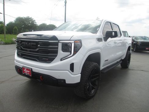 Used 2025 GMC Sierra 1500 AT4 w/ AT4 Premium Package AWD/4WD image 11