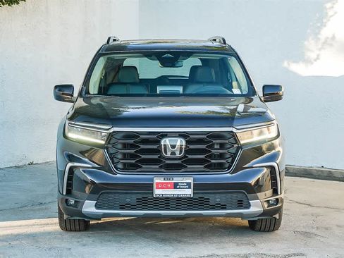 New 2025 Honda Pilot Touring image 2