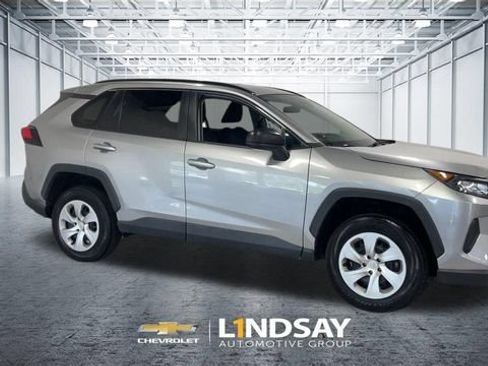 Used 2021 Toyota RAV4 LE w/ Carpet Mat Package (TMS) AWD/4WD image 5
