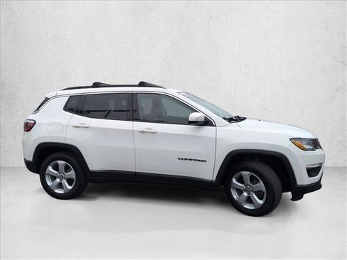 Used 2017 Jeep Compass Latitude w/ Popular Equipment Group AWD/4WD image 4