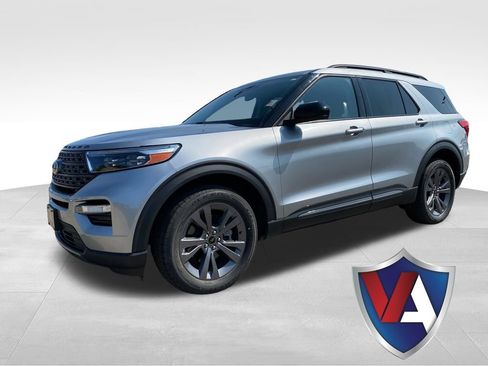 Used 2023 Ford Explorer XLT w/ Equipment Group 202A AWD/4WD image 1