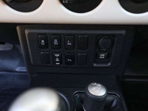 Used 2013 Toyota FJ Cruiser 4WD w/ Upgrade Pkg image 20