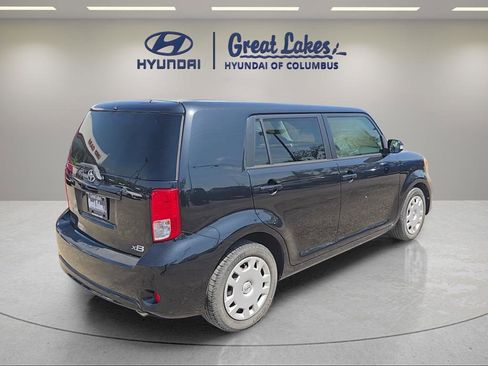 Used 2015 Scion xB FWD image 5