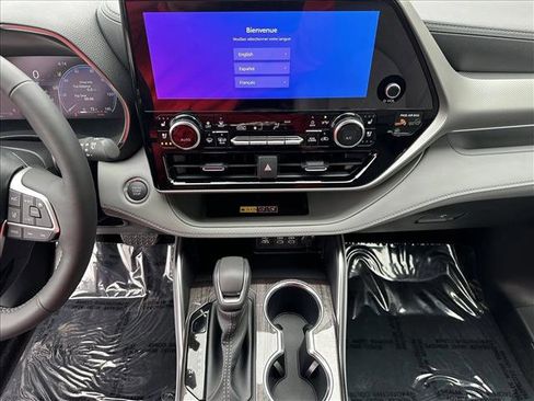 Certified 2025 Toyota Highlander Platinum image 15