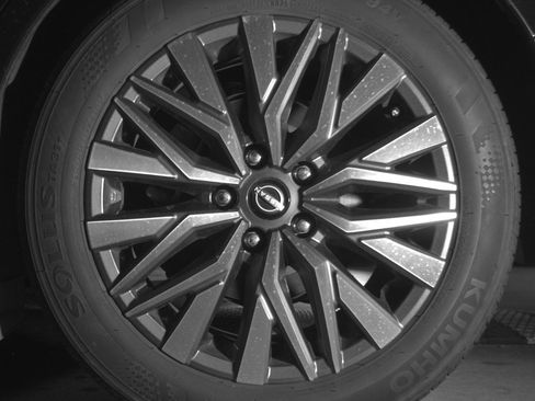 Used 2025 Nissan Altima 2.5 SV FWD image 14