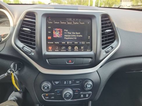 Used 2015 Jeep Cherokee Trailhawk w/ Cold Weather Group AWD/4WD image 12
