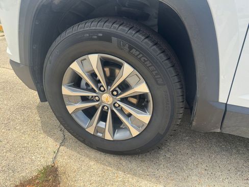 Used 2025 Chevrolet Equinox LT AWD/4WD image 27