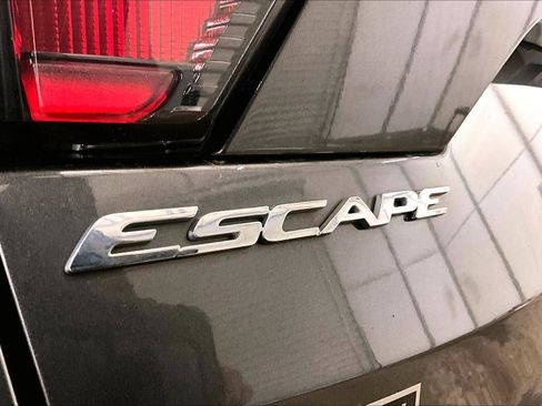 Used 2017 Ford Escape SE image 13