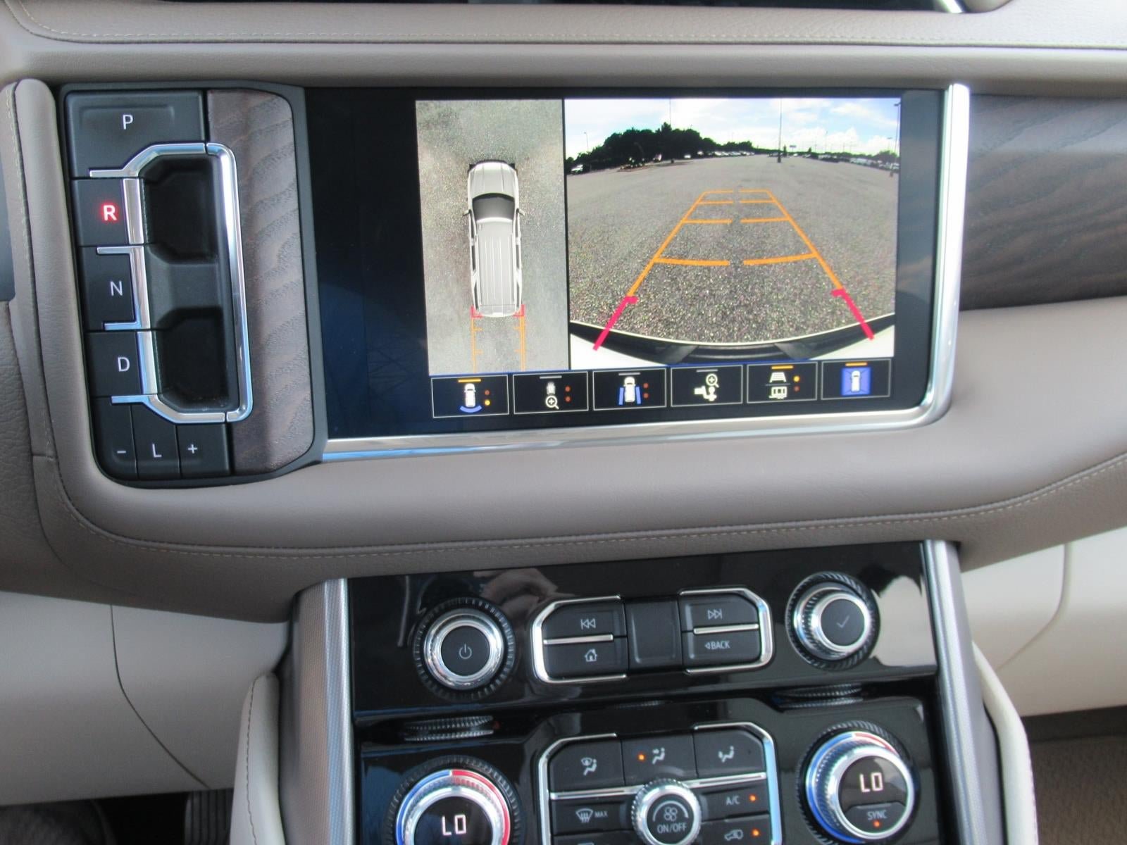 Used 2024 GMC Yukon XL Denali RWD image 31