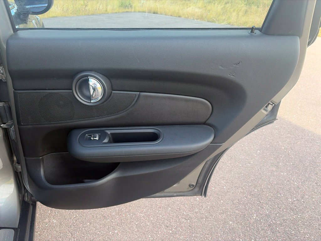 Used 2016 MINI Cooper Clubman FWD image 16