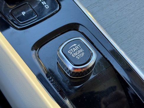 Used 2025 Volvo XC60 B5 Ultra w/ Protection Package Premier image 33