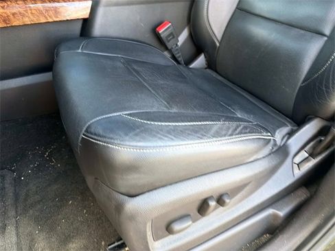 Used 2016 Chevrolet Suburban LTZ image 17