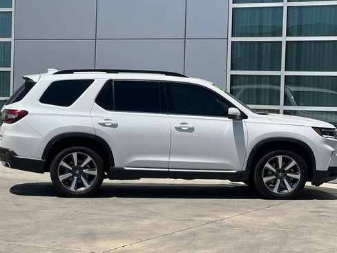 Used 2025 Honda Pilot Touring image 3