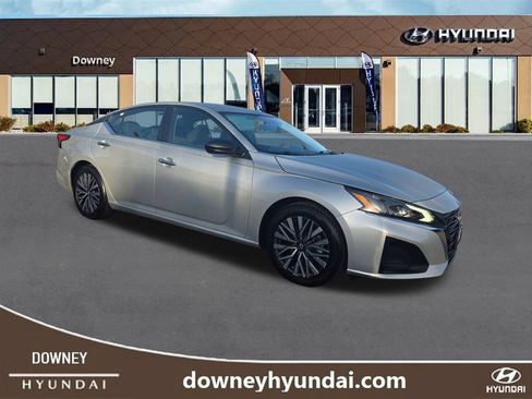 Used 2024 Nissan Altima 2.5 SV FWD image 7