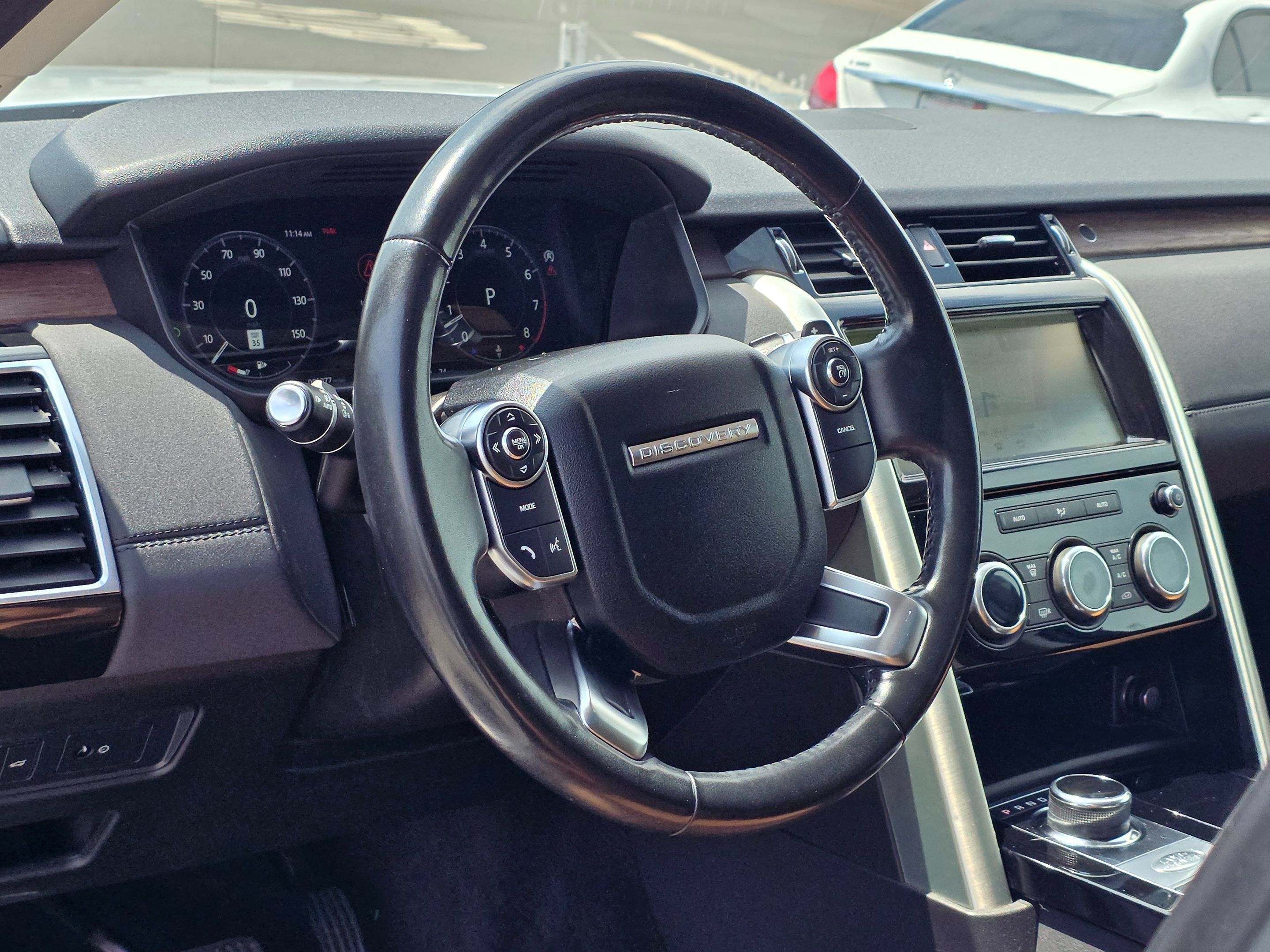 Used 2018 Land Rover Discovery HSE AWD/4WD image 16