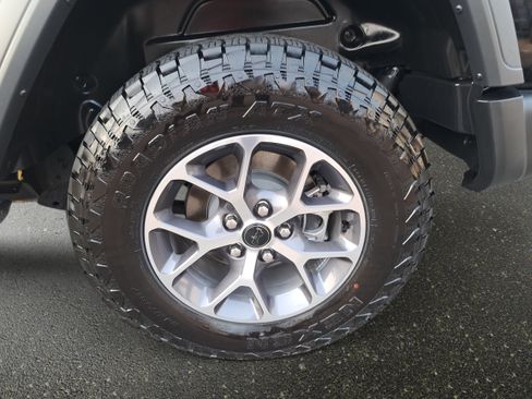 Used 2025 Jeep Wrangler Sport AWD/4WD image 29