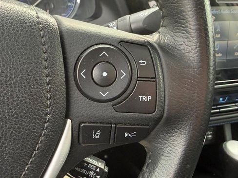 Used 2018 Toyota Corolla XSE image 19