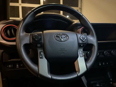 Used 2019 Toyota Tacoma TRD Off-Road image 14