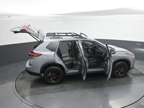 Used 2025 Nissan Rogue SV AWD/4WD image 50