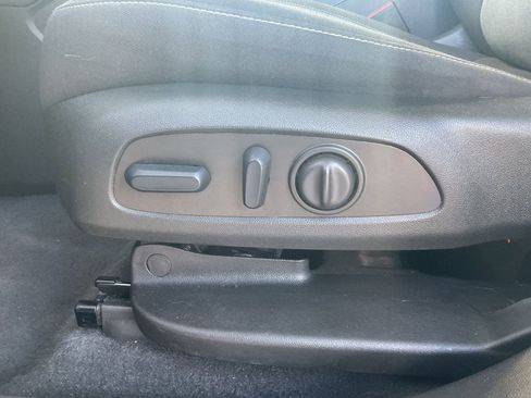 Used 2025 Chevrolet Blazer LT FWD image 9