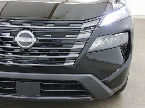 Certified 2026 Nissan Rogue SV FWD image 8