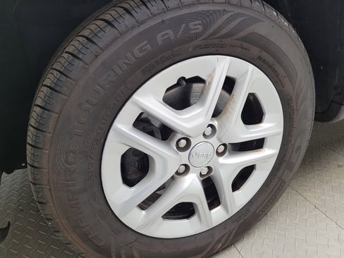 Used 2018 Jeep Compass Sport AWD/4WD image 31