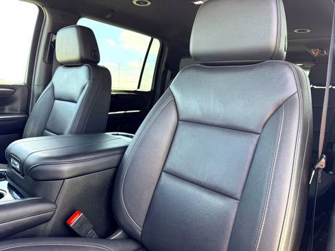 Used 2025 Chevrolet Suburban Z71 image 13