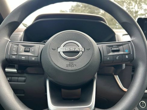 Certified 2023 Nissan Rogue SV FWD image 24