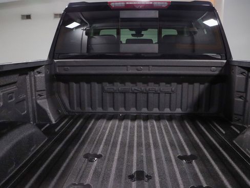 Used 2022 GMC Sierra 2500 Denali w/ Denali Black Diamond Edition AWD/4WD image 33