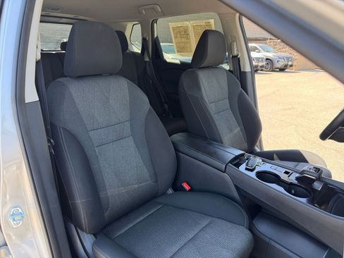 Used 2025 Nissan Rogue SV FWD image 38