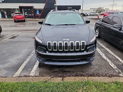 Used 2017 Jeep Cherokee Latitude w/ Safety/Convenience Group image 3