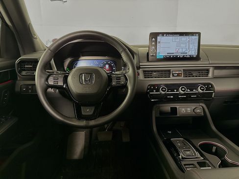 Used 2025 Honda Pilot Black Edition image 28