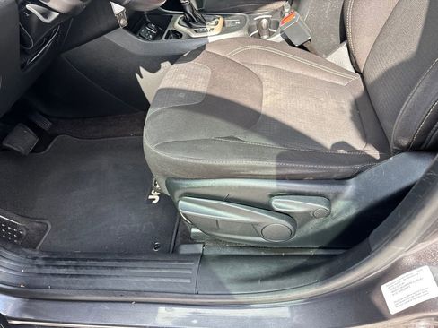 Used 2017 Jeep Cherokee Latitude image 24