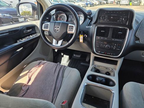Used 2012 Dodge Grand Caravan Crew FWD image 14