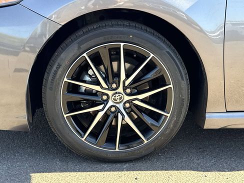 Used 2024 Toyota Camry SE image 10