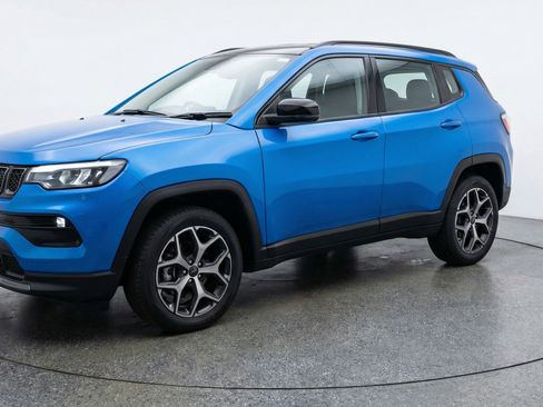 Used 2025 Jeep Compass Limited AWD/4WD image 3