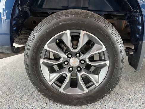 Used 2023 Chevrolet Silverado 1500 LT AWD/4WD image 32
