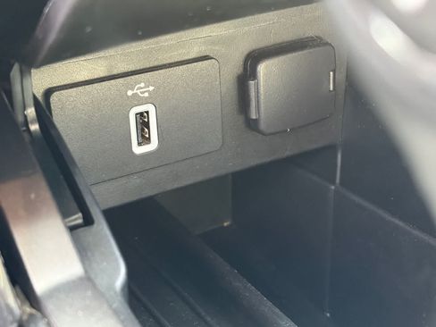 Used 2019 Ford Explorer XLT w/ Equipment Group 202A AWD/4WD image 14