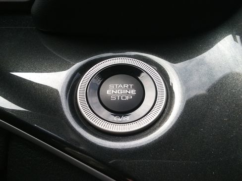 Used 2023 Jeep Grand Cherokee L Laredo image 18