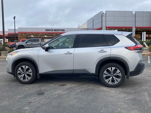 Used 2021 Nissan Rogue SV w/ Premium Package image 8