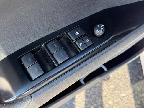 Used 2025 Toyota Camry SE FWD image 15