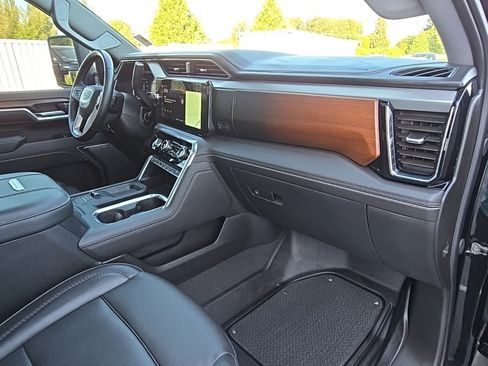 Used 2025 GMC Sierra 3500 Denali image 35