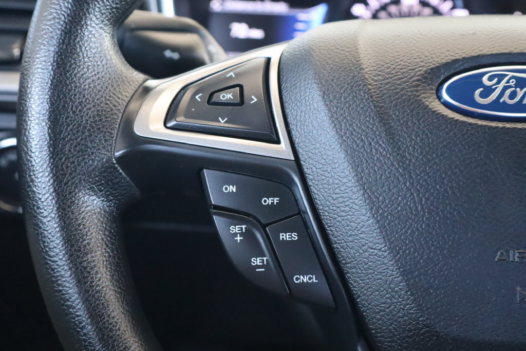 Used 2017 Ford Fusion SE w/ Fusion SE Technology Package FWD image 18