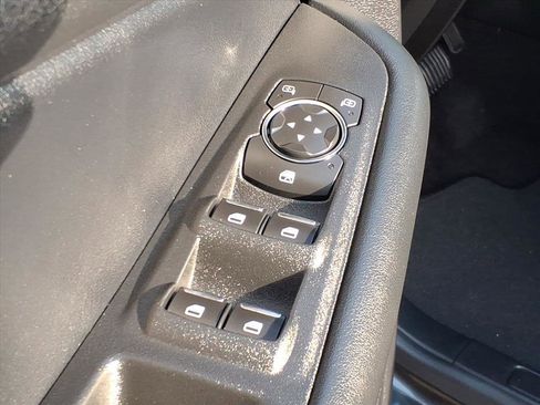 Used 2020 Ford Edge SE image 21