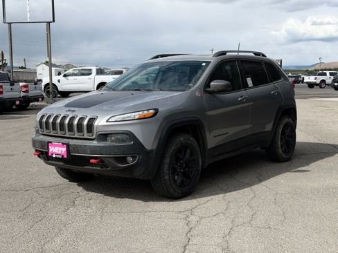Used 2016 Jeep Cherokee Trailhawk w/ Comfort/Convenience Group AWD/4WD image 5