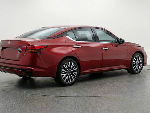 Used 2025 Nissan Altima 2.5 SV image 9