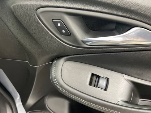 Used 2022 Buick Encore GX Select AWD/4WD image 26