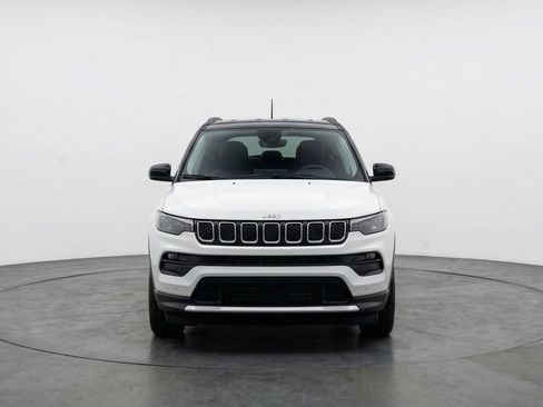 Used 2025 Jeep Compass Limited image 2