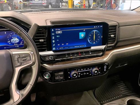 Used 2025 Chevrolet Silverado 1500 LT RWD image 5