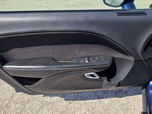 Used 2015 Dodge Challenger SXT RWD image 27